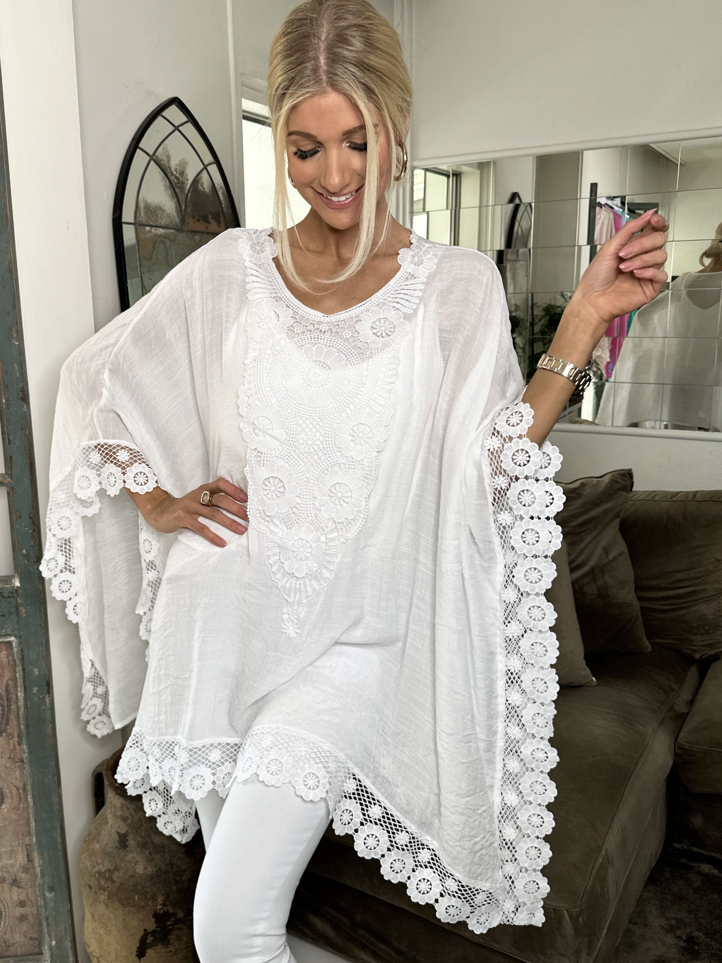 Leslie - Vacker tunika med spetskanter